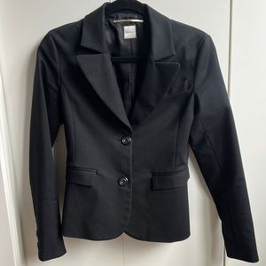 Aritzia Talula Babaton two button suit jacket size small. Black